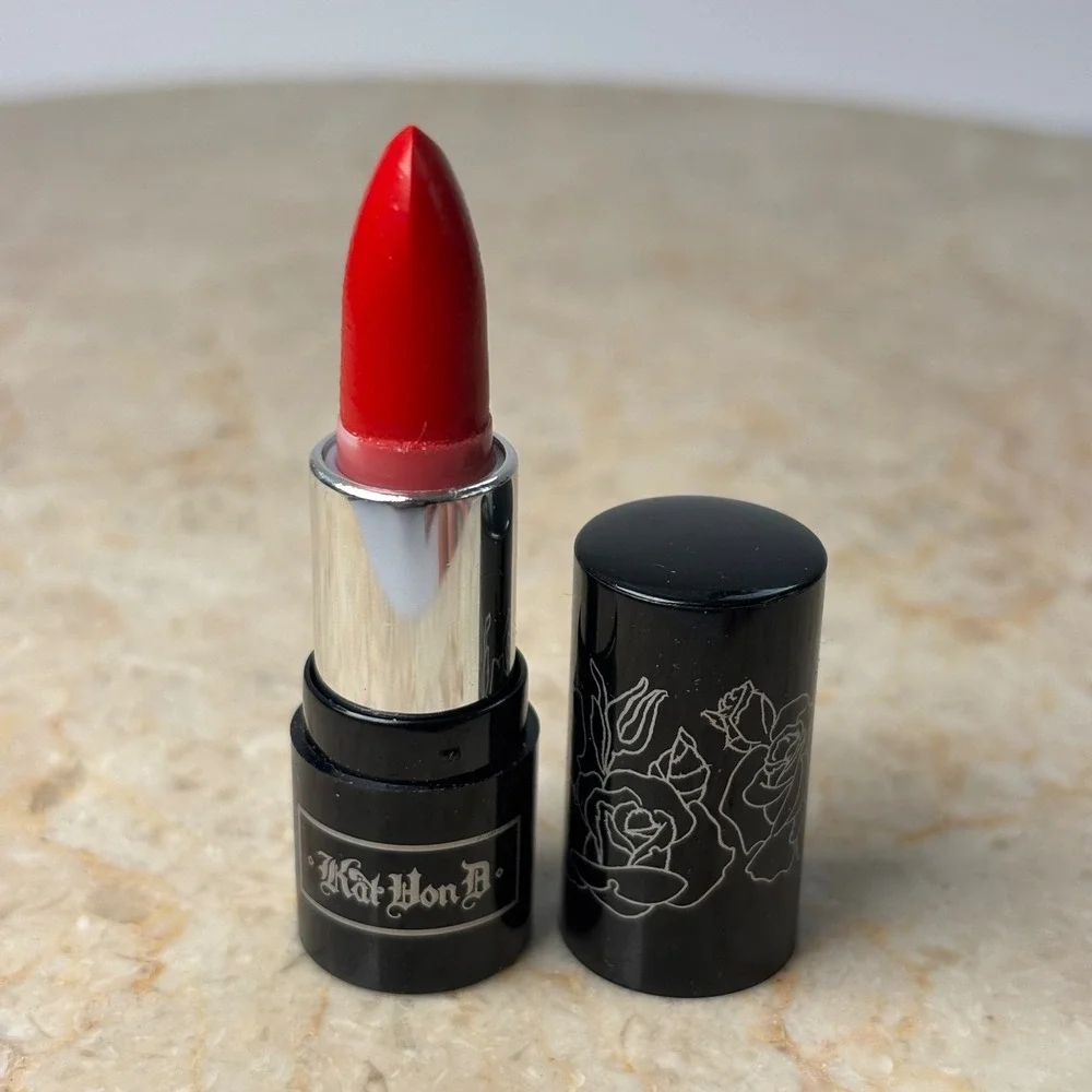 Kat Von D‎ Painted Love Lipstick Mini Underage Red 0.042oz Matte Red Rose Case